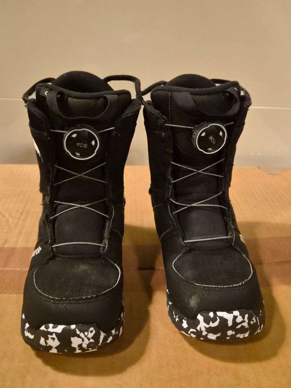 Burton Chaussures garçon: Burton Snowboardschuhe Gr.33 BOA – D'occasion à Oberrieden par Raja011