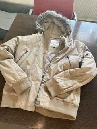 Sehr gut erhaltene Roxy-Jacke mit Kunstfell an der Kaputze