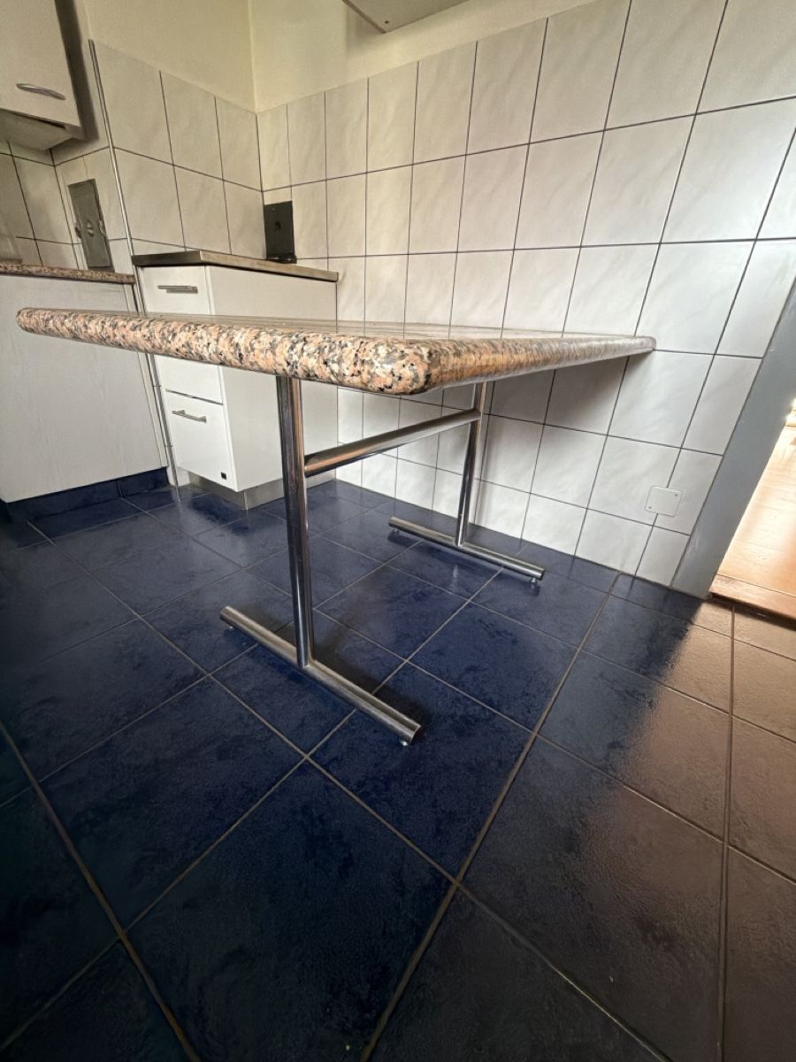 Tische: Esstisch mit echter Granitplatte & Chromgestell – schwer – Gebraucht aus Neuendorf von lug_8lb9 1