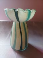 neu: Vase mit Wellenrand, Weiss-Grün gestreift, zeitlos 50er