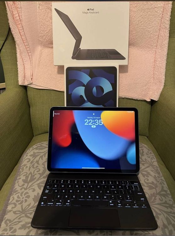 New 2022 iPad Air with Magic Keyboard (USA Key Layout) | Kaufen auf Ricardo