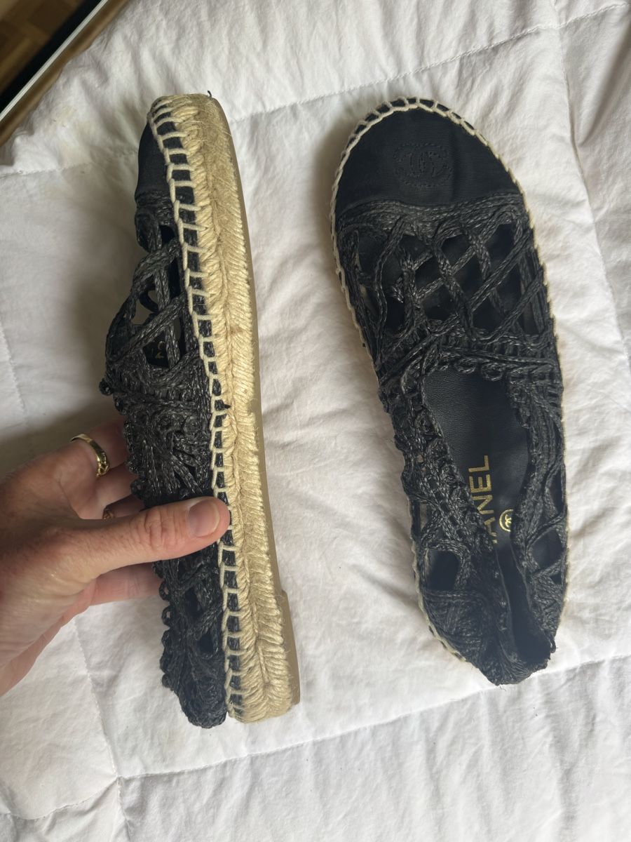 Chanel Scarpe da donna: Chanel Espadrilles Raffia Noires, Taille 40 – Usato da Genève venduto da lejardindesvetements 1