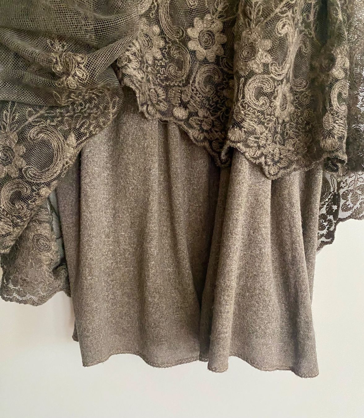 Tuniken: Tunika in Schlamm/Taupe, Gr. One Size – Gebraucht aus Zürich von Maria2021 2