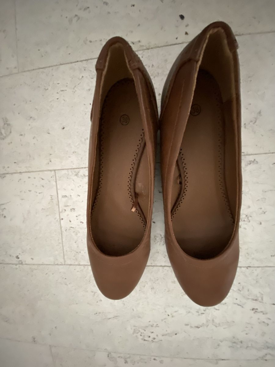 Scarpe da donna: Braune Keilschuhe Gr. 38, neuwertig – Nuovo (secondo la descrizione) da Bellach venduto da Legdance 2