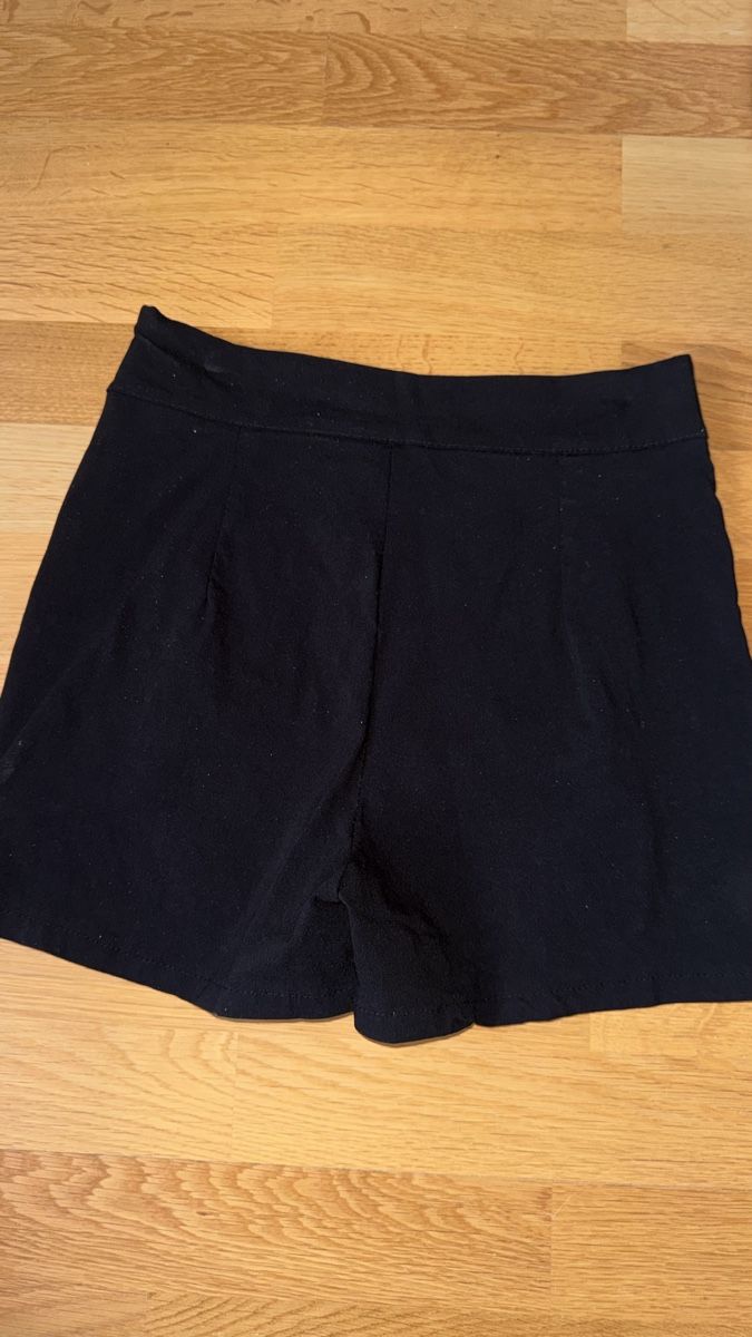 H&M Hosen: Shorts mit Schösschen H&M, 36 – Gebraucht aus Gümligen von morticiaaddams 2