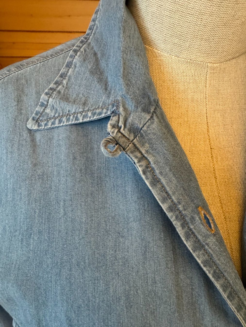 Camicette: Damen Jeanshemd hellblau mit Brusttaschen – Nuovo (secondo la descrizione) da Stäfa venduto da Mofi8712 2