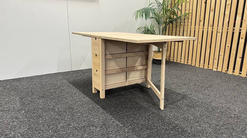 Tables: IKEA Tisch inkl. 2 Klappstühle – D'occasion à Münchenbuchsee par Mekran 1