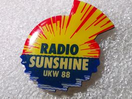 Ansteckpin 30: Radio Sunshine