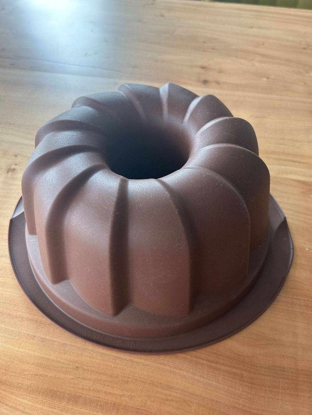 Tupperware Moules à gâteaux: Gugelhupfform Tupperware Silikon braun neu – Neuf (Voir description) à Kaltbrunn par lagone1