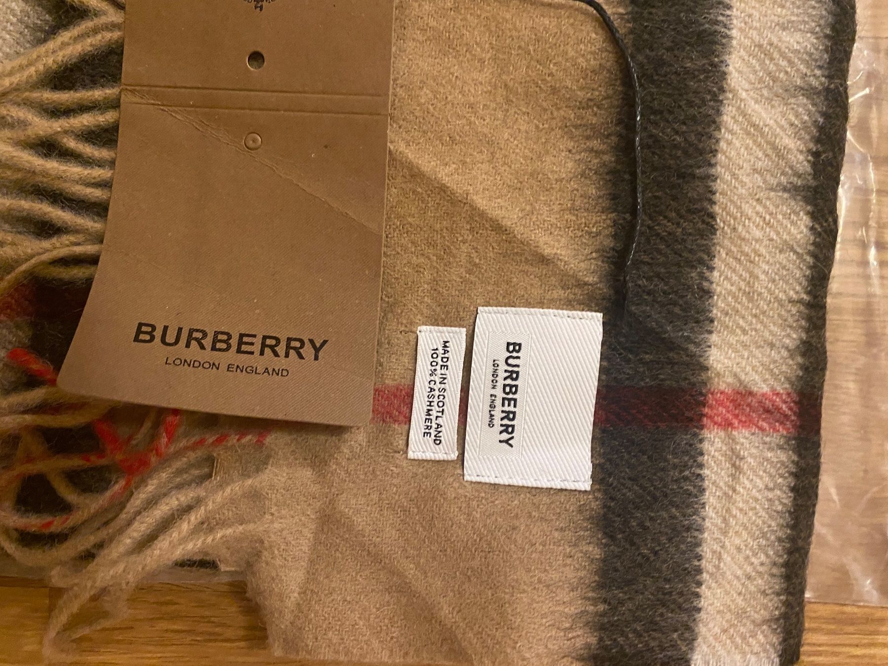 Burberry Foulards, Tücher & Schals: Burberry Schal – Neu und originalverpackt aus Steckborn von har_rq7t 1