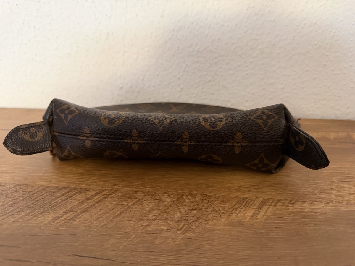 Louis Vuitton Astucci : Trousse Louis Vuitton monogramme état usagé visible – Usato da Brügg BE venduto da Goob 2