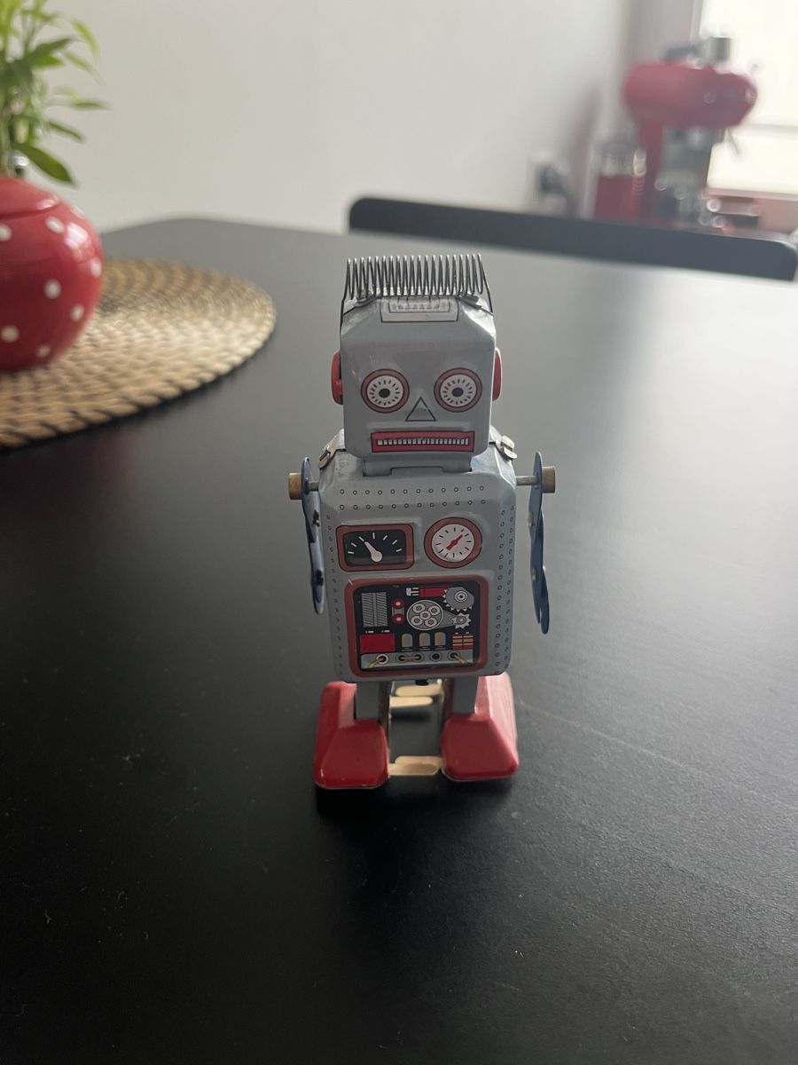 Le mechanical robot jouet en métal de style ancien vintage