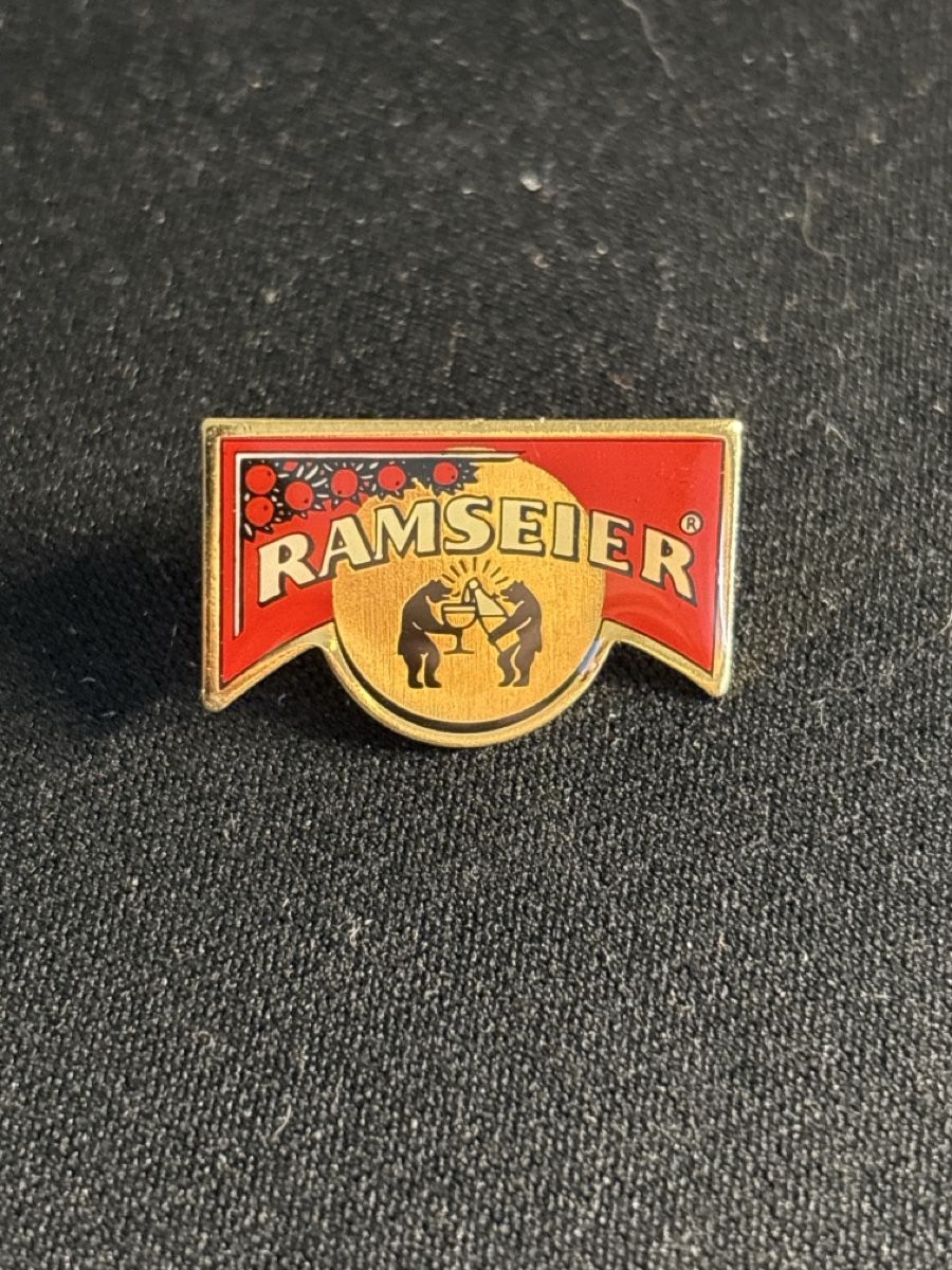 Placchette & Badge: Ramseier Pin Embleme, Sammlerstuck – Usato da Basel venduto da Fischstabli