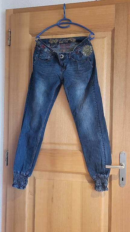 Desigual Jeans: 2 Jeans – Usato da Muolen venduto da Simi897 2