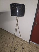 Neuwertige Stehlampe von Home24.ch zu verkaufen