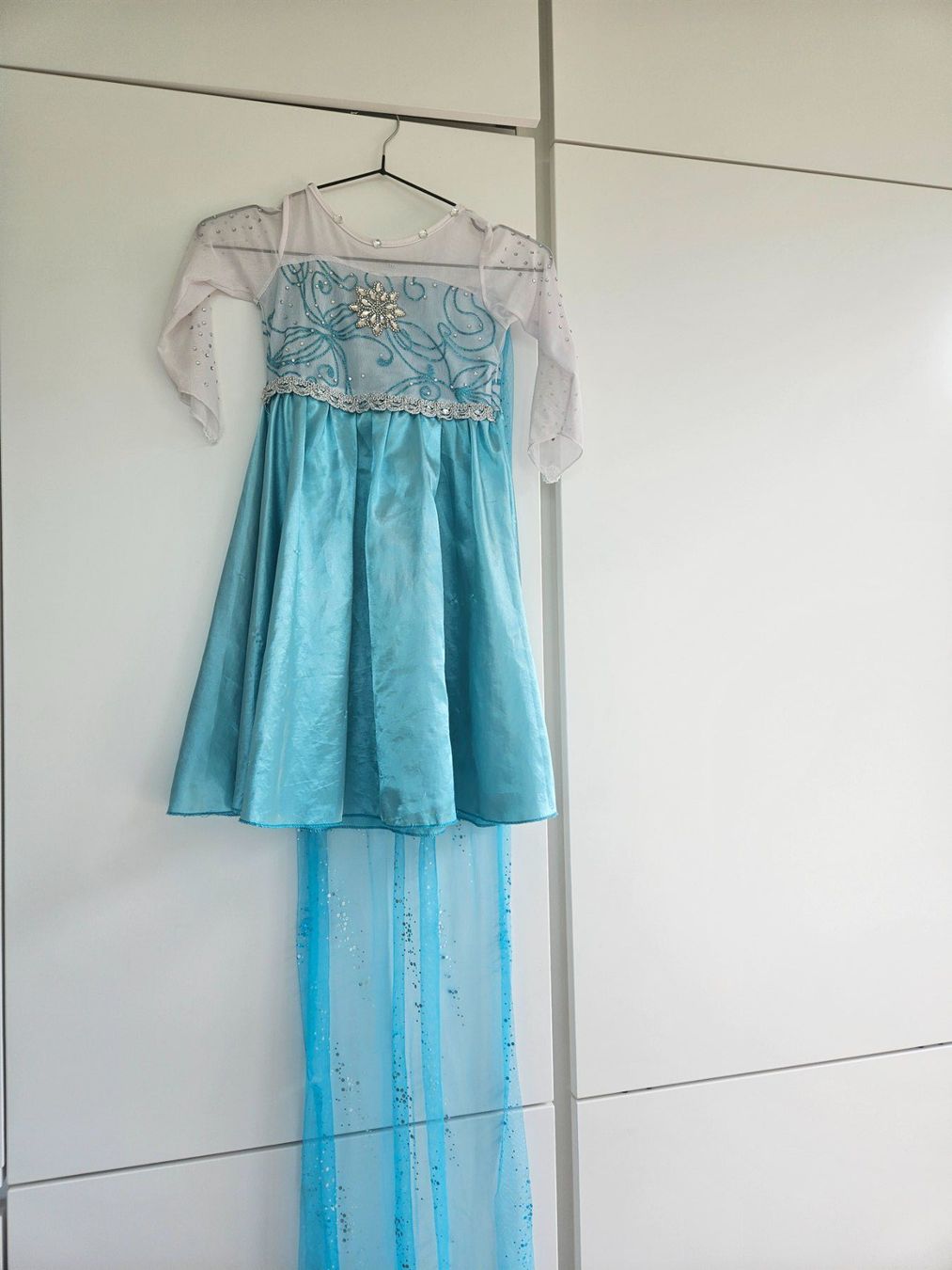 Costumi: Frozen Anna & Elsa Kleid Gr. 110  mit Accessoires – Usato da Herrliberg venduto da Jummi 1