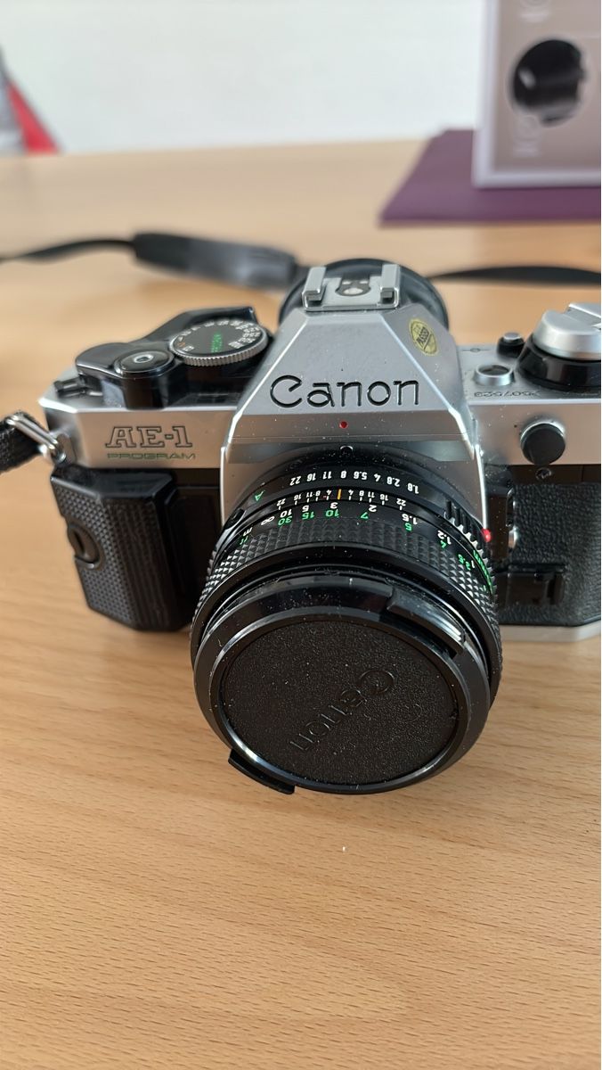 Canon Appareil photo: Canon AE-1 Program Spiegelreflexkamera neuwertig – D'occasion à Steffisburg par Go4me0