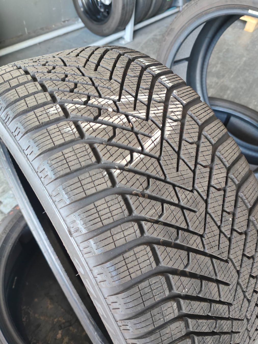 Pneus & Roues: BMW X5 Winterreifen – D'occasion à Oberengstringen par Reifen-Lagerverkauf 5