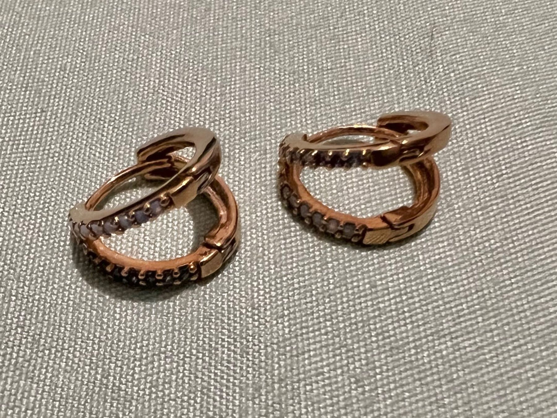 Orecchini pendenti & Orecchini a lobo: Anthropologie stud earrings – Usato da Genève venduto da Ballpencase 1