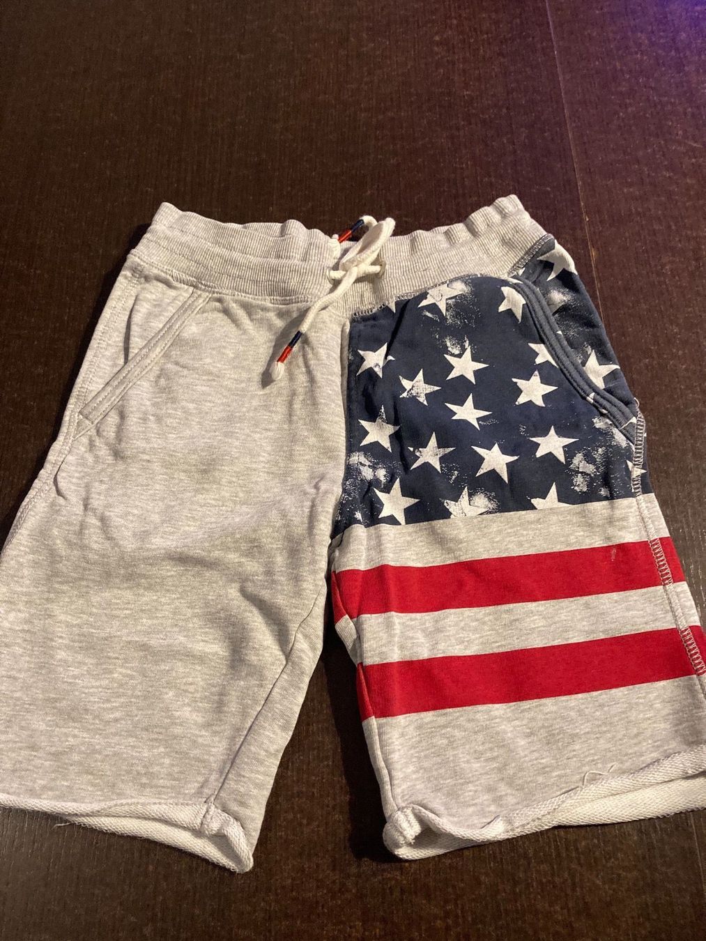 H&M Pantaloni: Short H&M taille 140cm – Usato da Domdidier venduto da qatar1973 1
