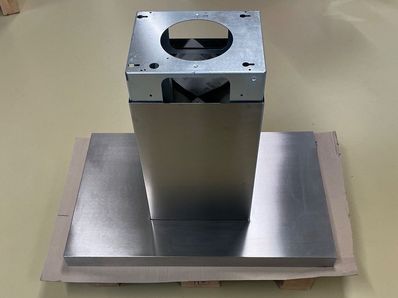 V-Zug Hottes de ventilation: Dunstabzug V-ZUG DI E9 – D'occasion à Zug par Bauteile-Zug