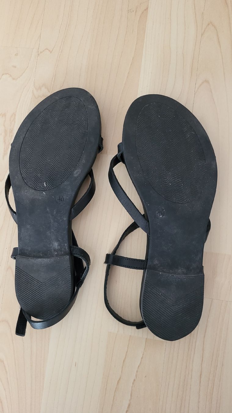 Scarpe da donna: Sandalen schwarz 40 Damen – Usato da Steffisburg venduto da esneusdaheime 1
