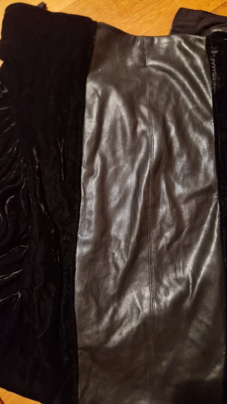 Gonne: Schwarzer Samt-Leder mit Gr. 38 – Usato da Zürich venduto da Orelie01 7