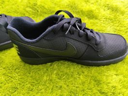 Turnschuhe / Sneaker / Nike Gr. 39 NEU, Court Borough Low