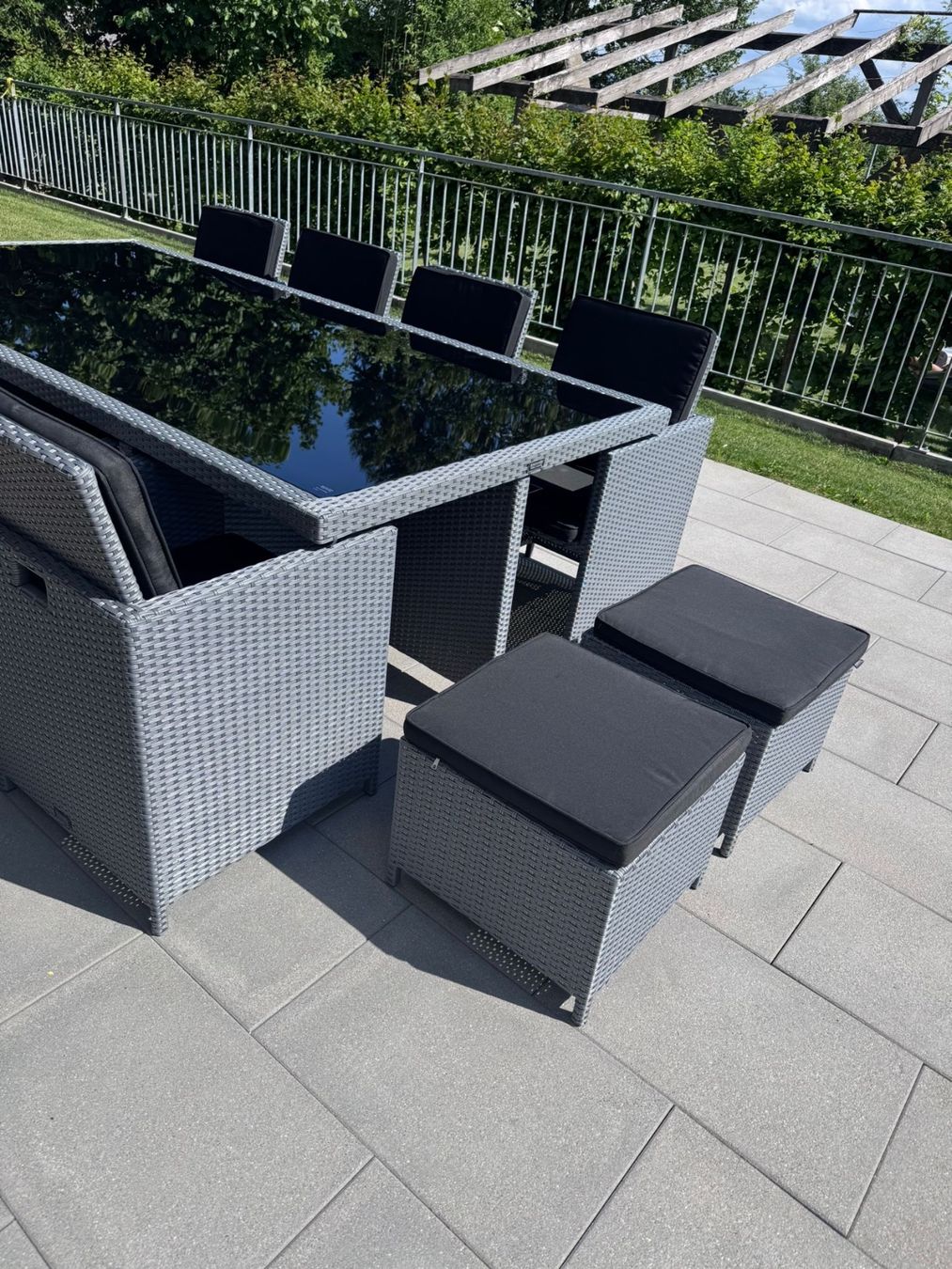 Set di tavolo e panche: Gartentisch mit Stühlen und Hockern, Rattan – Usato da Märstetten venduto da kon_jy9k 4