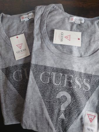 1 T-shirt Guess size S oppure M