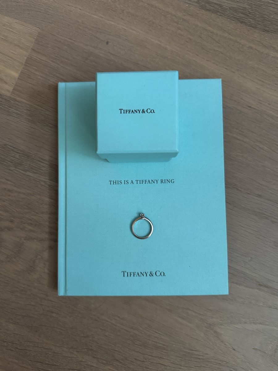 Tiffany & Co. Bagues: Tiffany Solitaire Ring Weissgold + Diamant – D'occasion à Rickenbach Sulz par Selina9