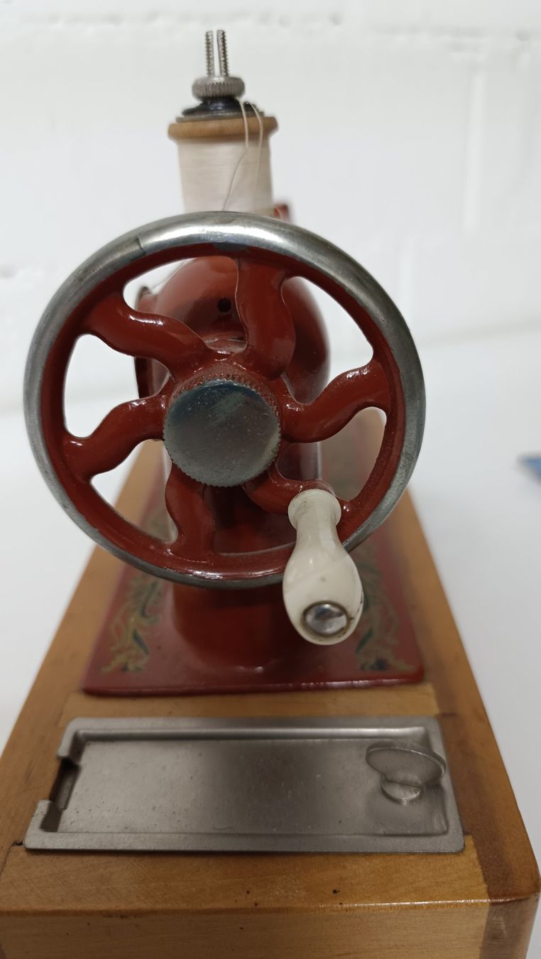 Giocattoli: Mini Nähmaschine UDSSR vintage – Usato da Zürich venduto da Jul69 4