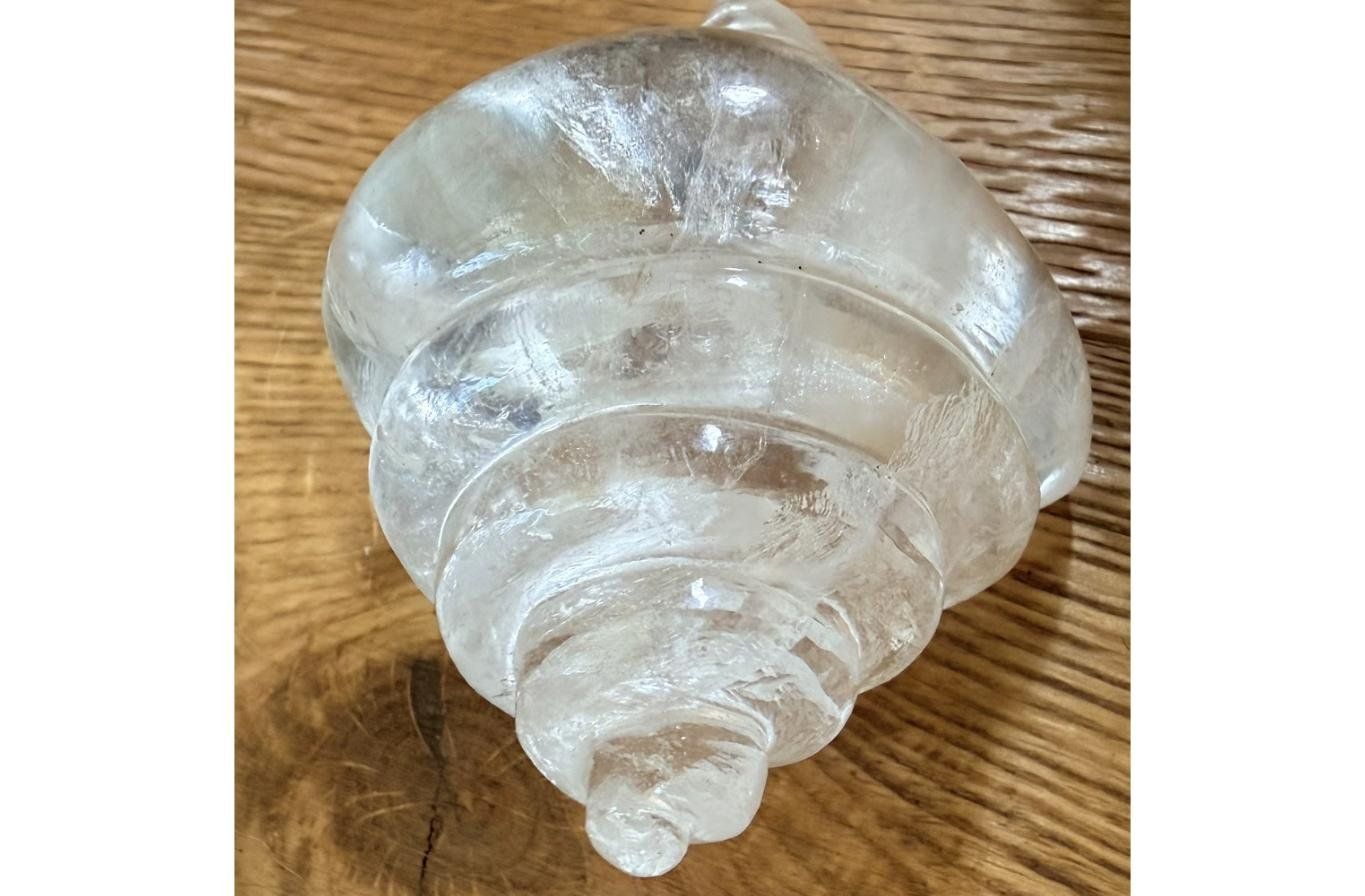 Mineralien & Heilsteine: Conque en cristal de roche taillée main / Bergkristall – Neu (gemäss Beschreibung) aus Sion von Shop_Nadiejda 2