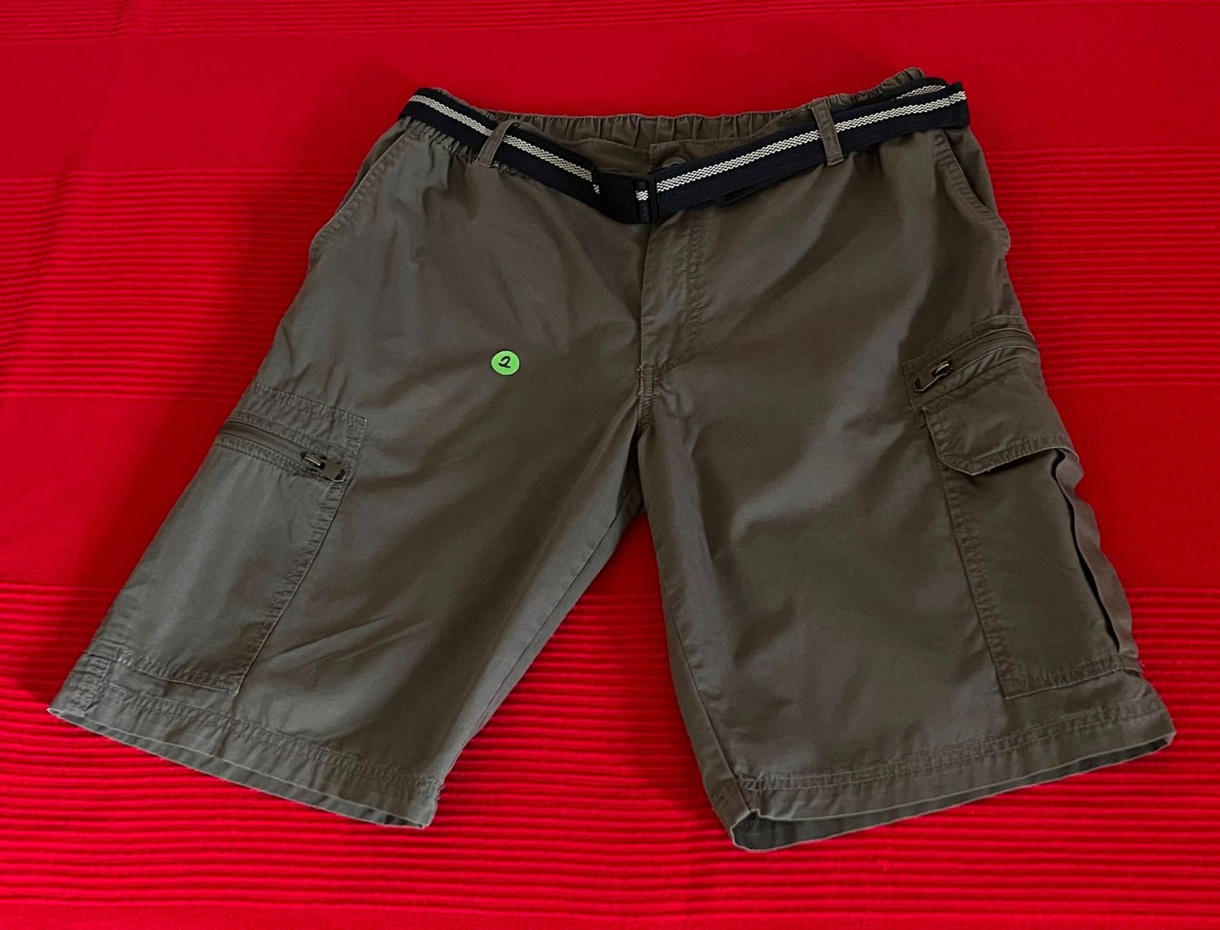 Lotti di vestiti: Kurze Hosen – Usato da Bazenheid venduto da nervik 1