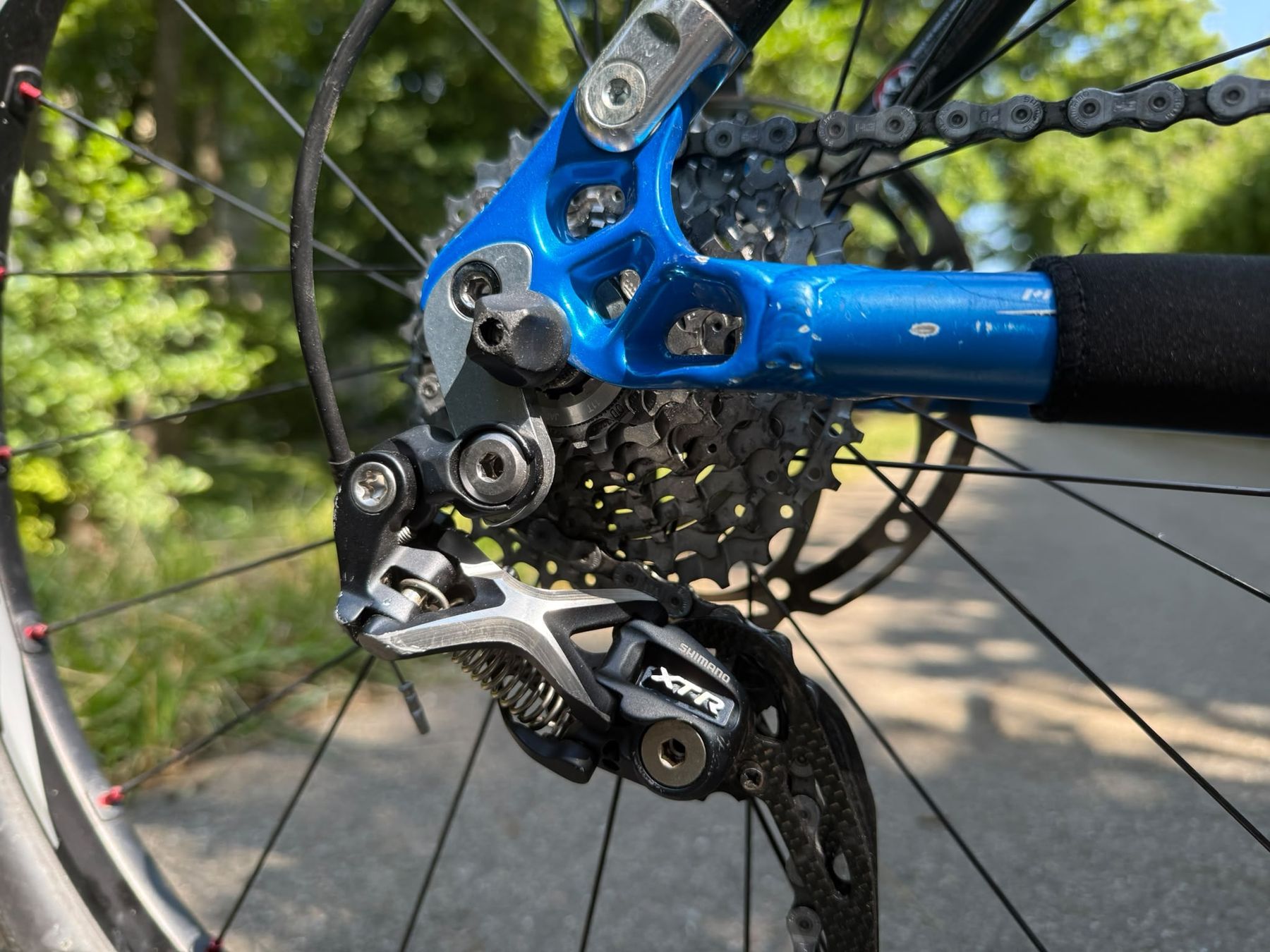 Rocky Mountain Bicycles Vélos: Fully Velo Rocky Mountain mit neuen Komponenten – D'occasion à Winterthur par kar_d9n9 6