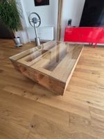 Couchtisch Massiv-Holz mit Glaspatte auf Räder