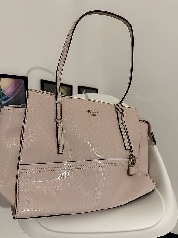Guess Borse da donna: Guess Shopper – Usato da Allschwil venduto da Pisipa