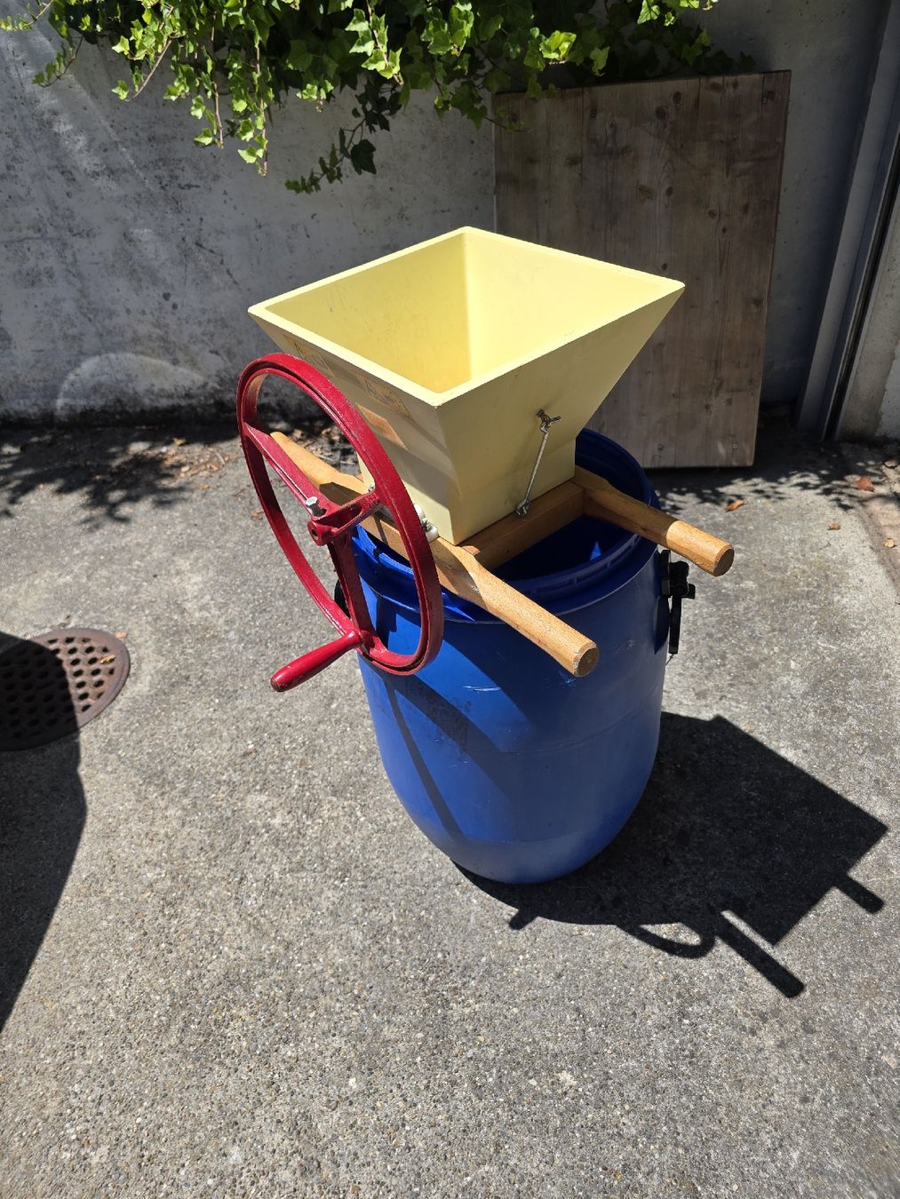 Appareils de cuisine: Obstmühle ca.30x30x24 – D'occasion à Müllheim-Dorf par 207mo
