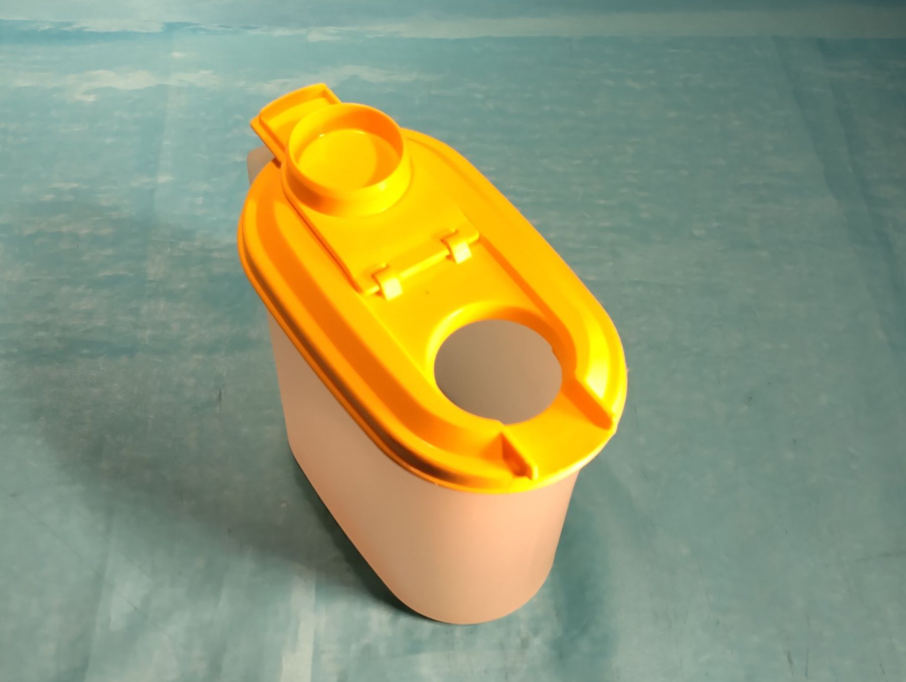 Tupperware Behälter & Ähnliches: Tupperware verschliessbare Kanne – Gebraucht aus Bellach von JingleCherry 1