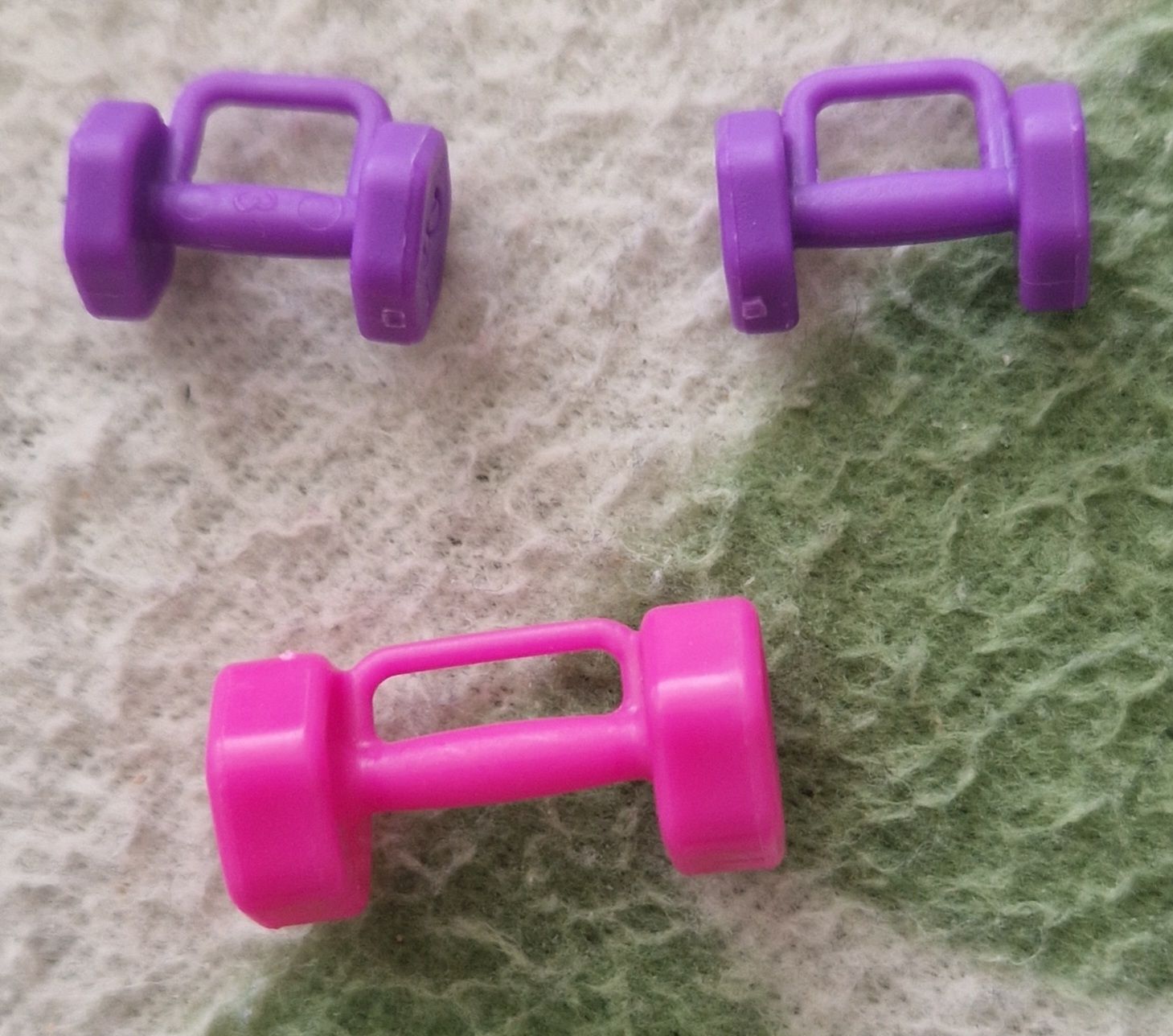 Bambole: accessoires pour Barbie  – Usato da Couvet venduto da Pioune