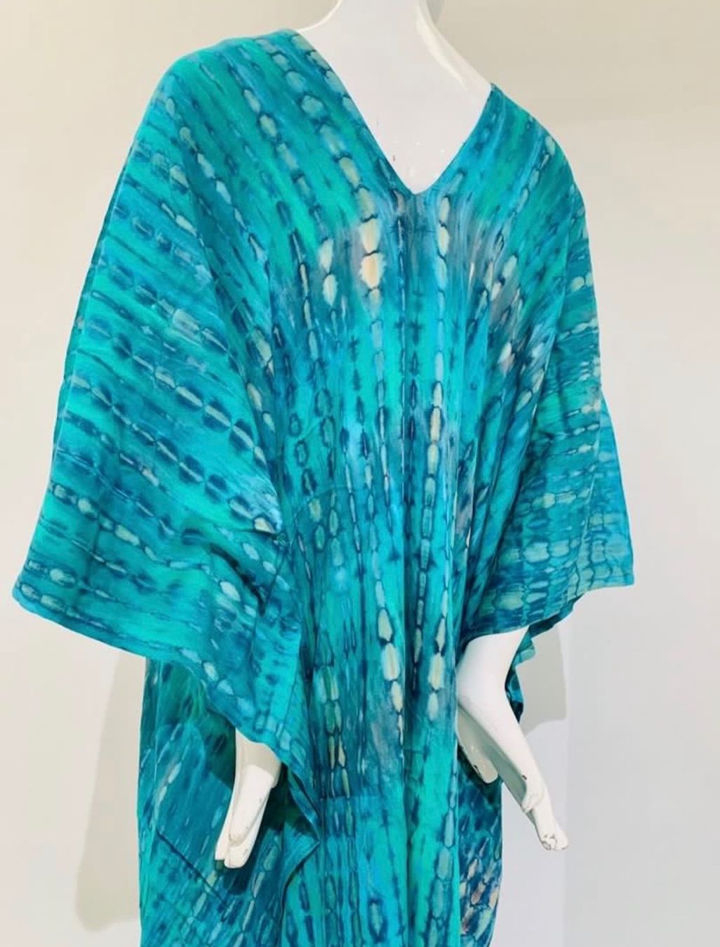 Vestiti: TURQUOISE TIE DYE KAFTAN Effortless Resort Elegance – Nuovo (secondo la descrizione) da Zürich venduto da Souljunic 3