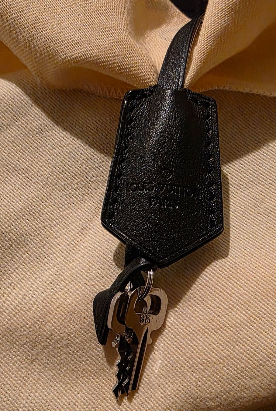 Louis Vuitton Borse da donna: Louis Vuitton Antheia Ixia PM Black Embossed Monogram – Nuovo (secondo la descrizione) da Au ZH venduto da MarieLou09 5