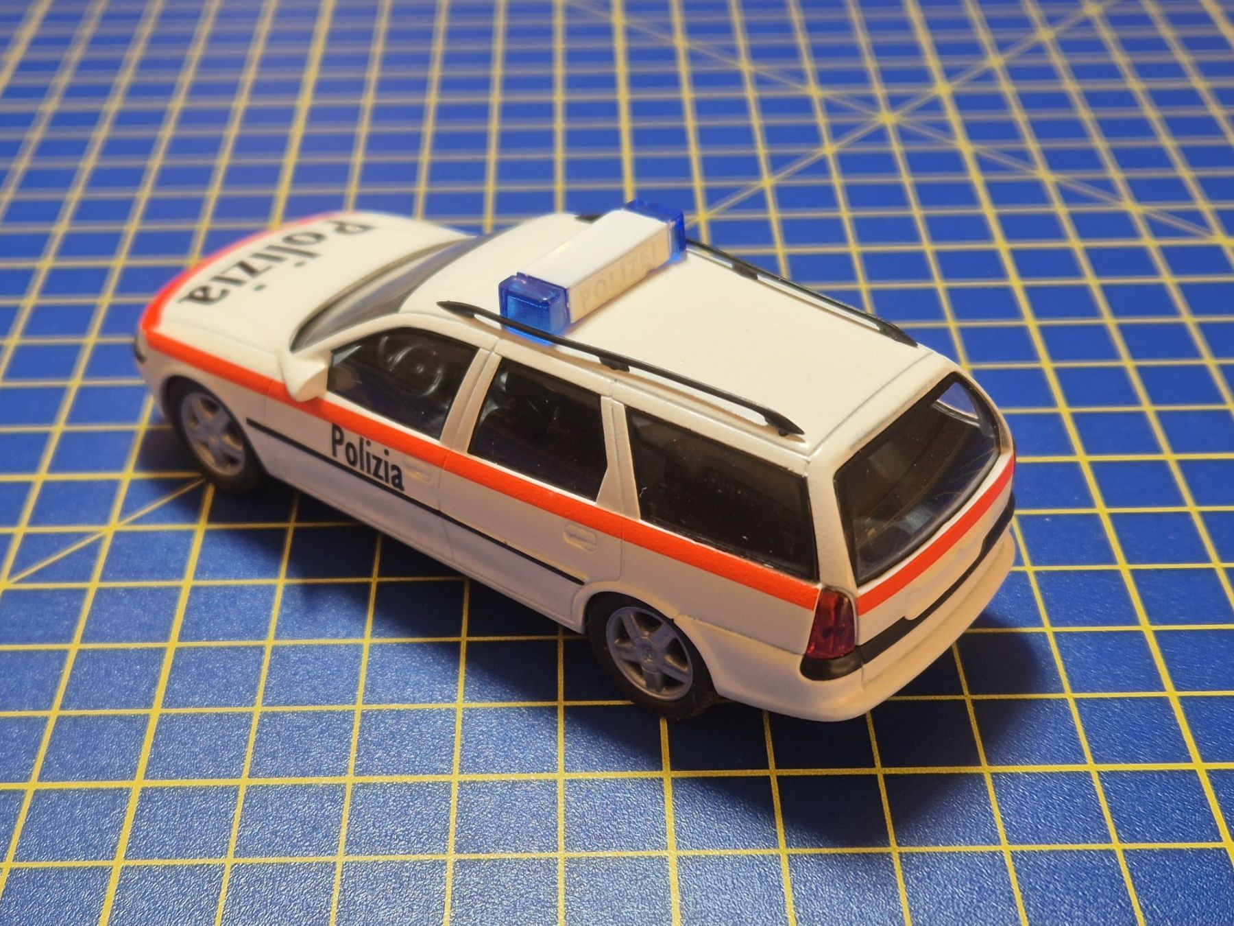 Opel Modellini d'auto: Opel Vectra B Gemeindepolizei Tenero 1:43 – Usato da Lachen SZ venduto da myr_qk5y 1