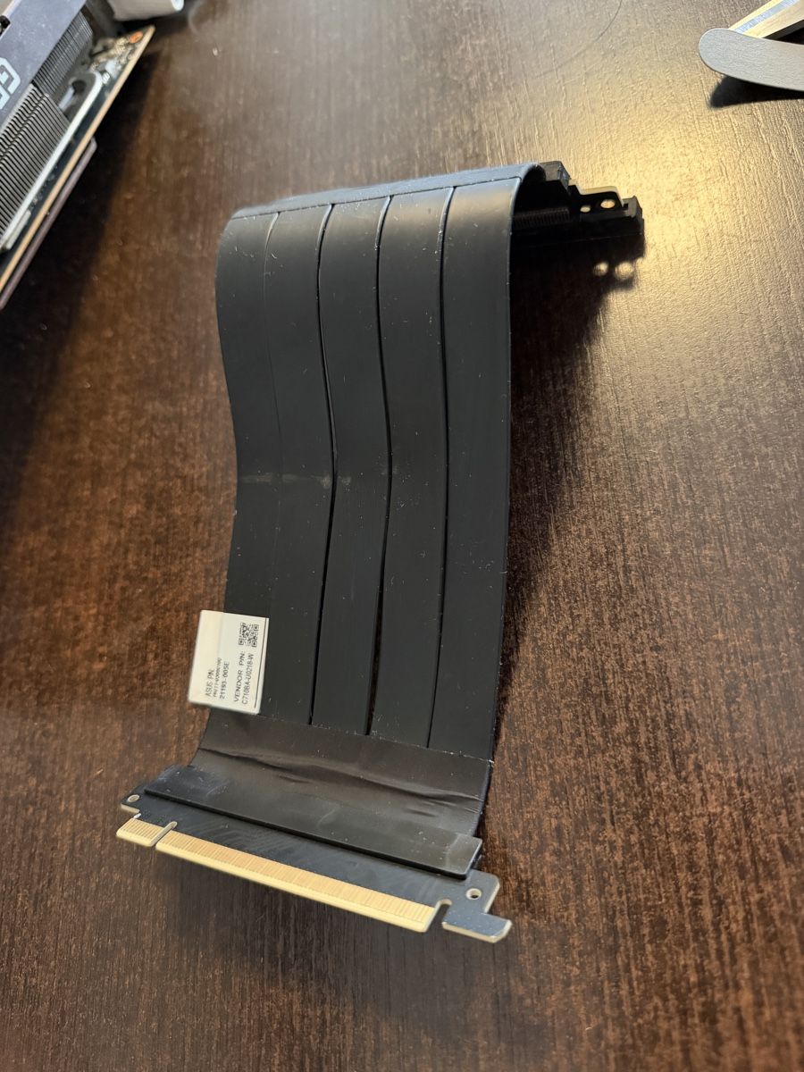 Asus Schede grafiche: ASUS GPU Vertical Mount Riser Cable – ROG Strix GA35DX  Sell – Usato da aubonne venduto da x_yz
