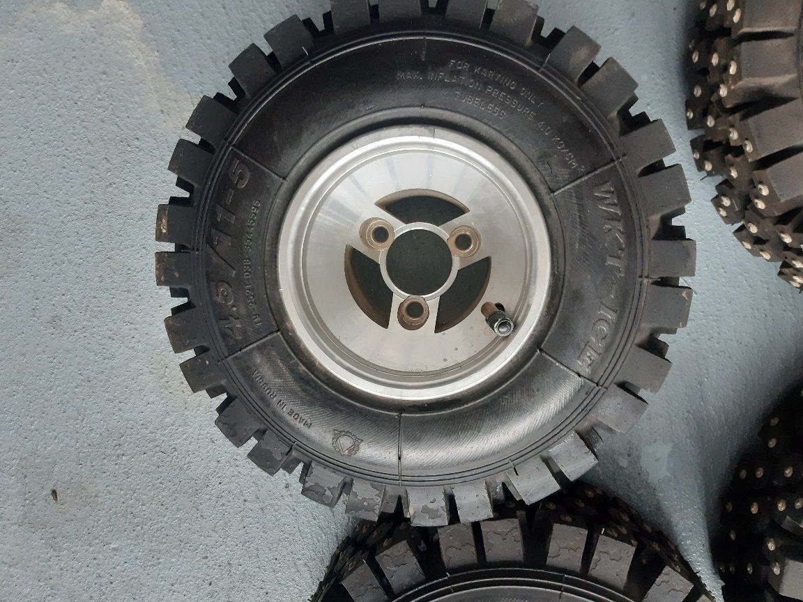 Karts: Kartreifen/Pneu mit Spikes – Gebraucht aus ufhusen von cb01 2