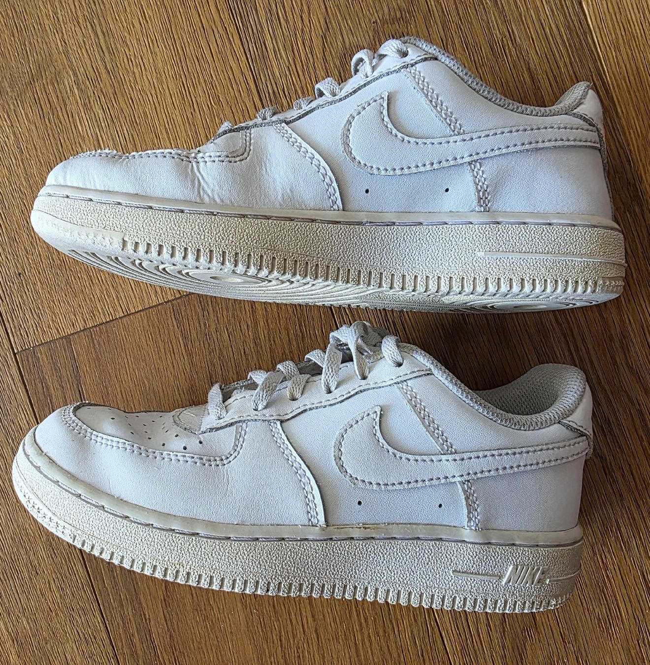 Nike Scarpe per ragazze: Nike Kinder weiss Grösse 32 gebraucht – Usato da Zell LU venduto da claro62