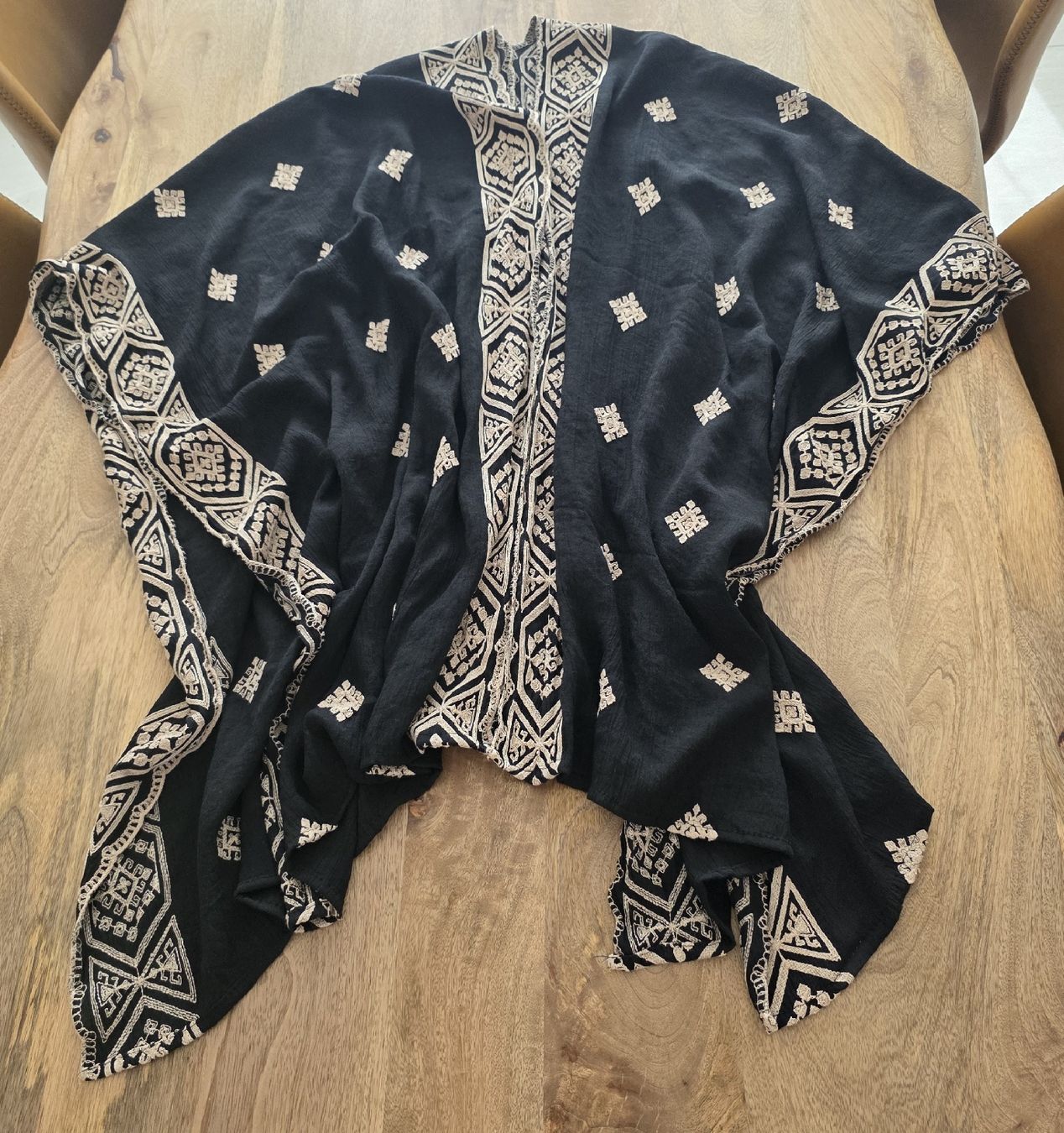 Internationale Kunst: Schwarzer Kimono bestickt one-size neu  – Neu (gemäss Beschreibung) aus Rheinsulz von Gilea 5