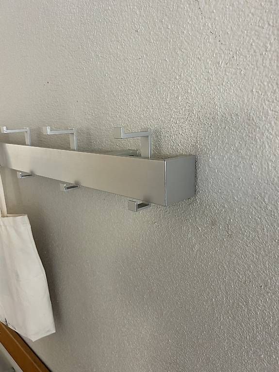 Panchine: Garderobe / kompl von ganze Schulhaus – Usato da Stans venduto da Benzen 1
