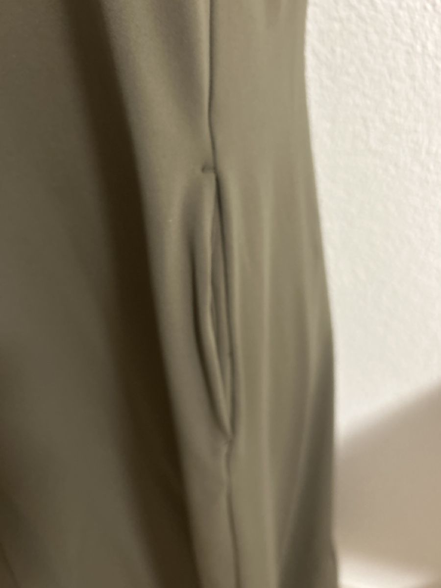 Uniqlo Kleider: Kleid ärmellos Olivengrün Grösse L  – Neu (gemäss Beschreibung) aus Schaffhausen von Casadenobile 1