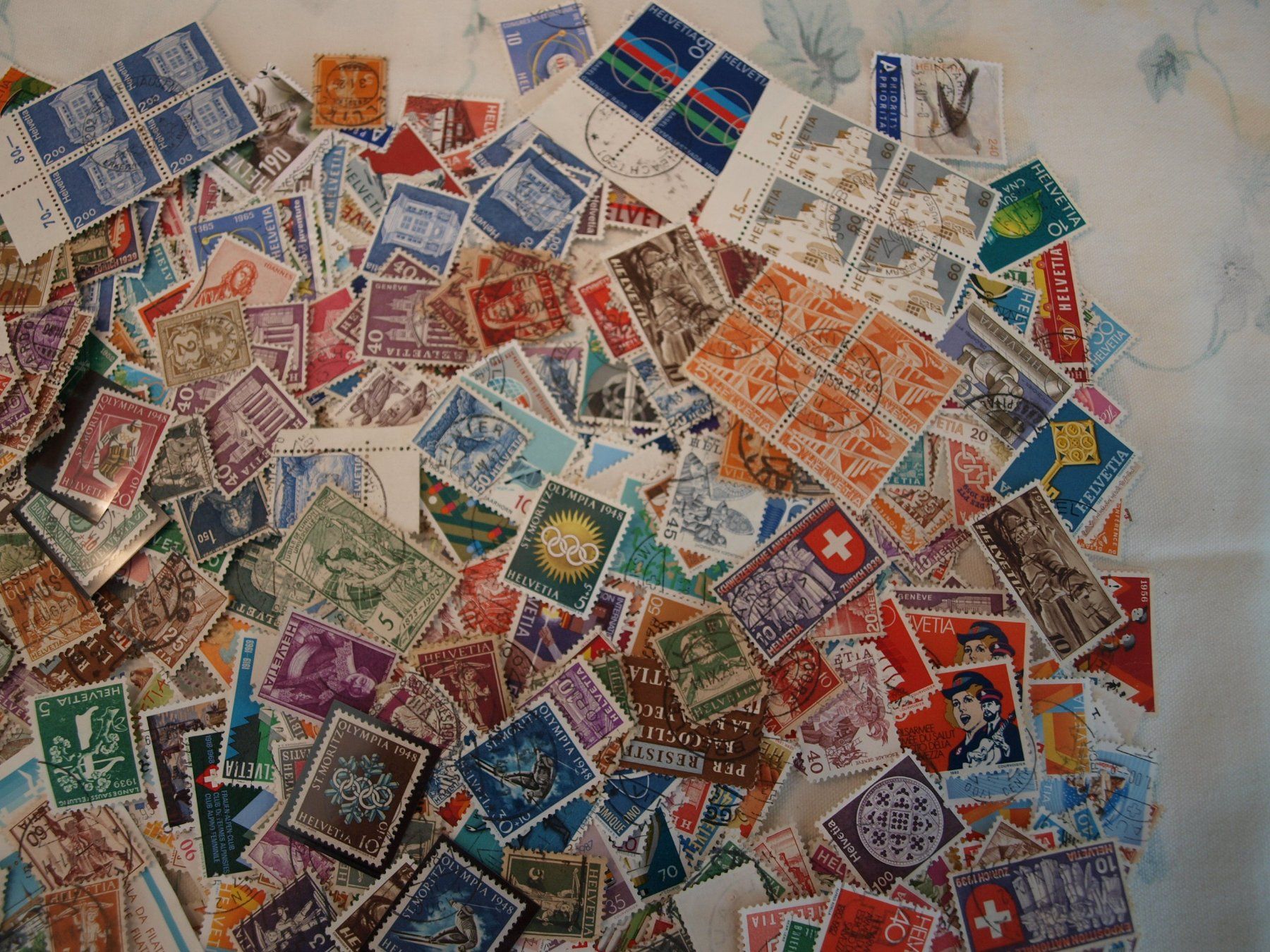 Alle Briefmarken: 1000 Schweizer Briefmarken über 70g Gebraucht siehe Bilder – Gebraucht aus Aarau von Marcele0 2